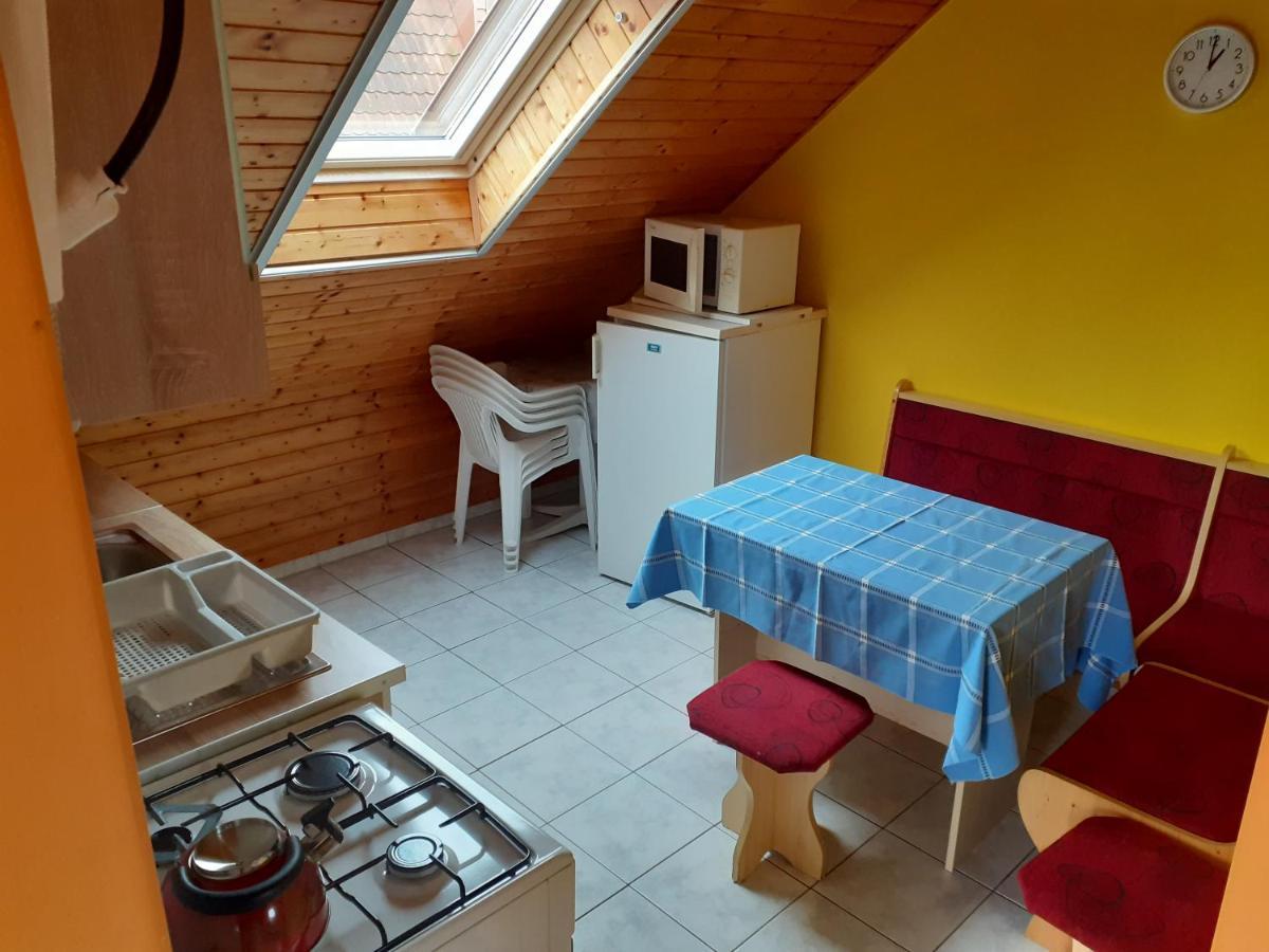 Patri Apartmanhaz Кестели Екстериор снимка